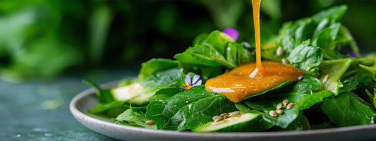 Superfood salat med ingefær og gurkemejedressing - Britt's Superfoods DK